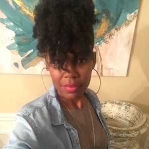 Meet your Posher, Leona